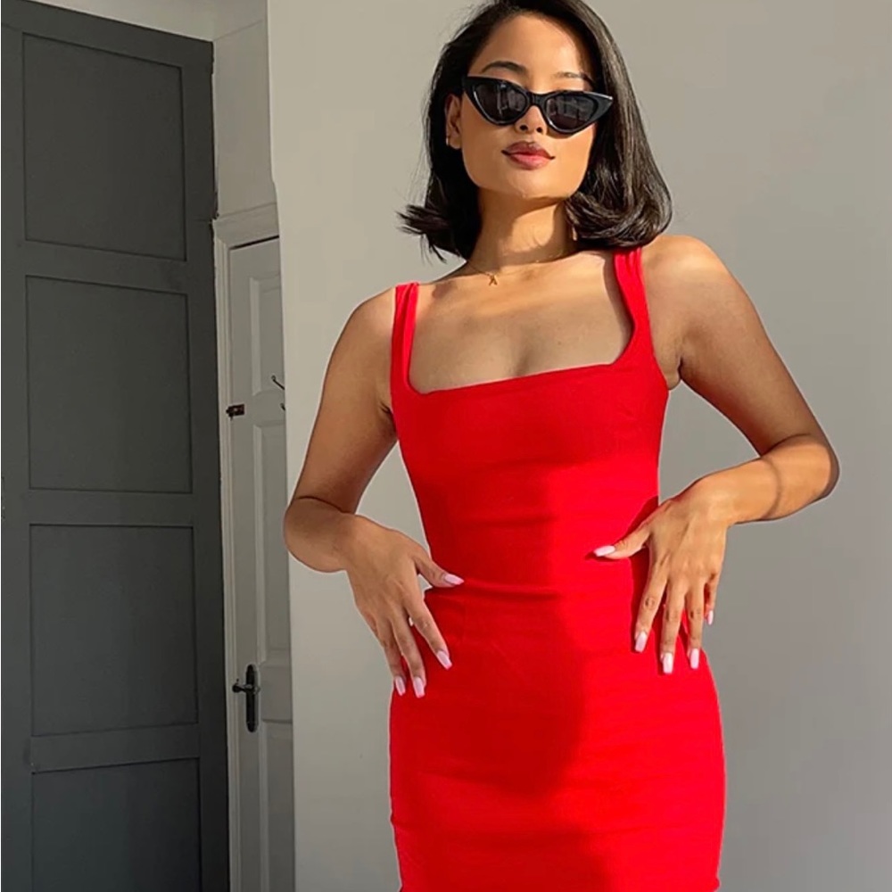 Vesper body-conscious midi dress in Red. Brand new with tags.